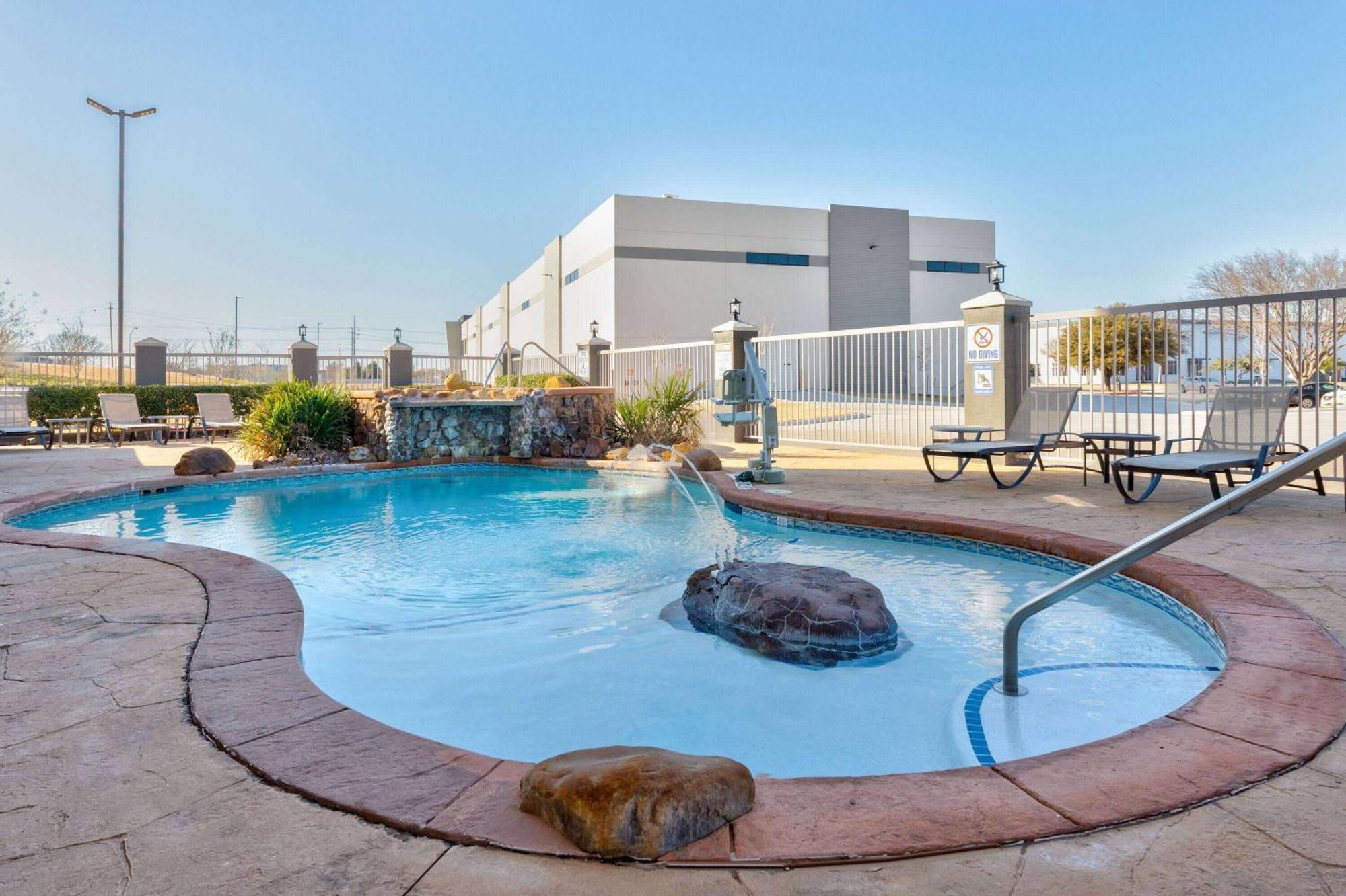 La Quinta By Wyndham Allen At The Village Extérieur photo