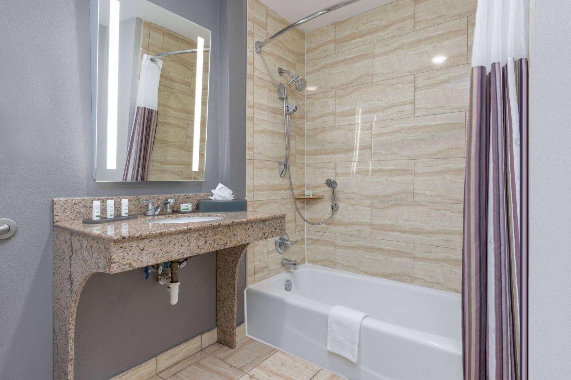 La Quinta By Wyndham Allen At The Village Extérieur photo